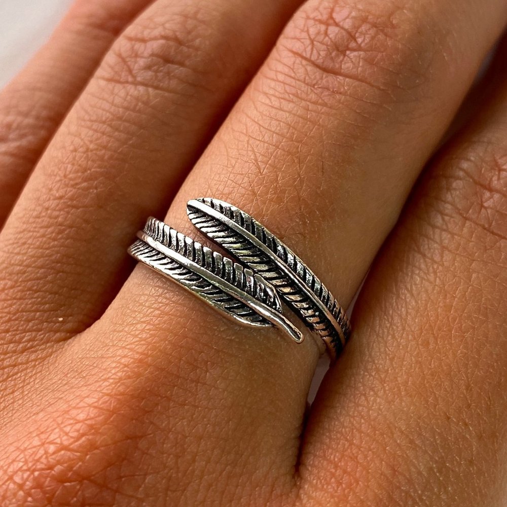 NWOT Silver Feather Wraparound Ring, Size 8